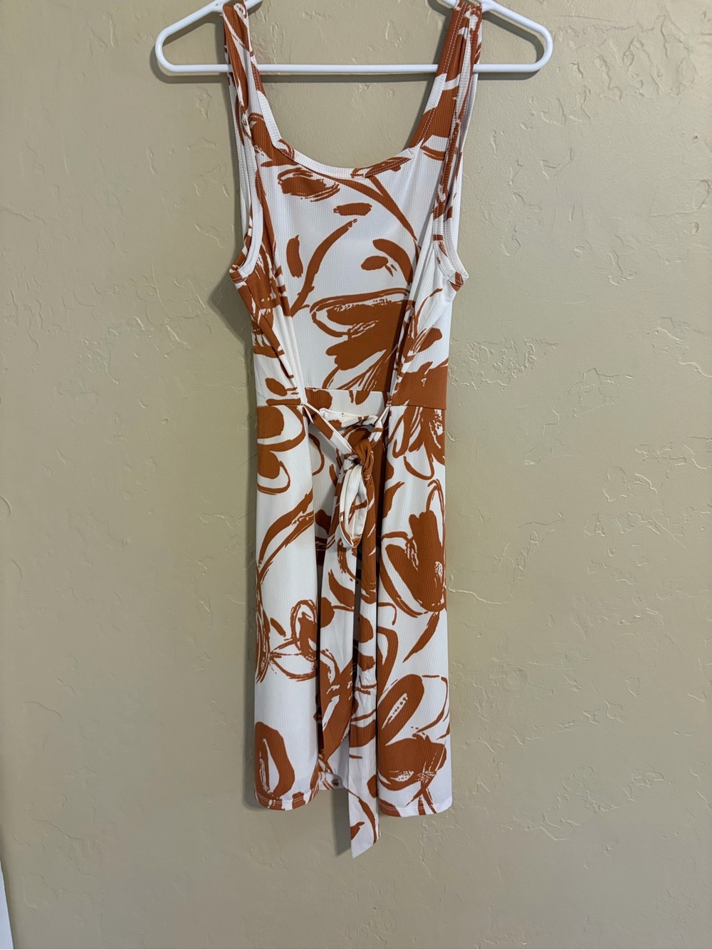 Gilli Cut Out Floral Dress in a terracotta / rust and cream medium new tie back - Picture 3 of 4